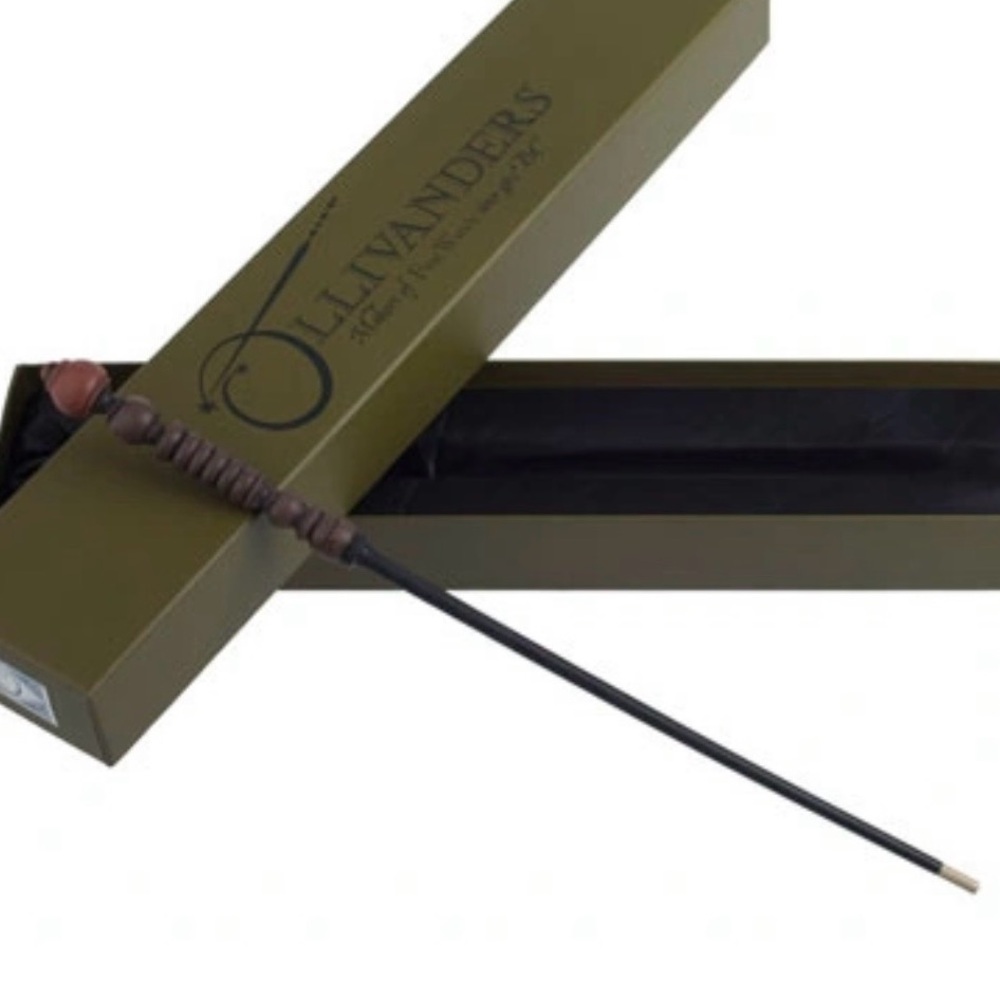 Ollivanders Hardwood Interactive Vine 10 Wand | Harry Potter • Universal Studios